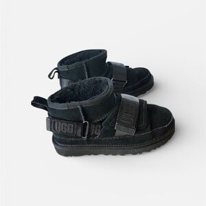 UGG CLASSIC ULTRA MINI HYBRID BLACK BOOTS size 5